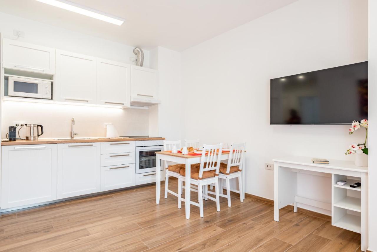 Central Station Apt With Parking Барі Екстер'єр фото