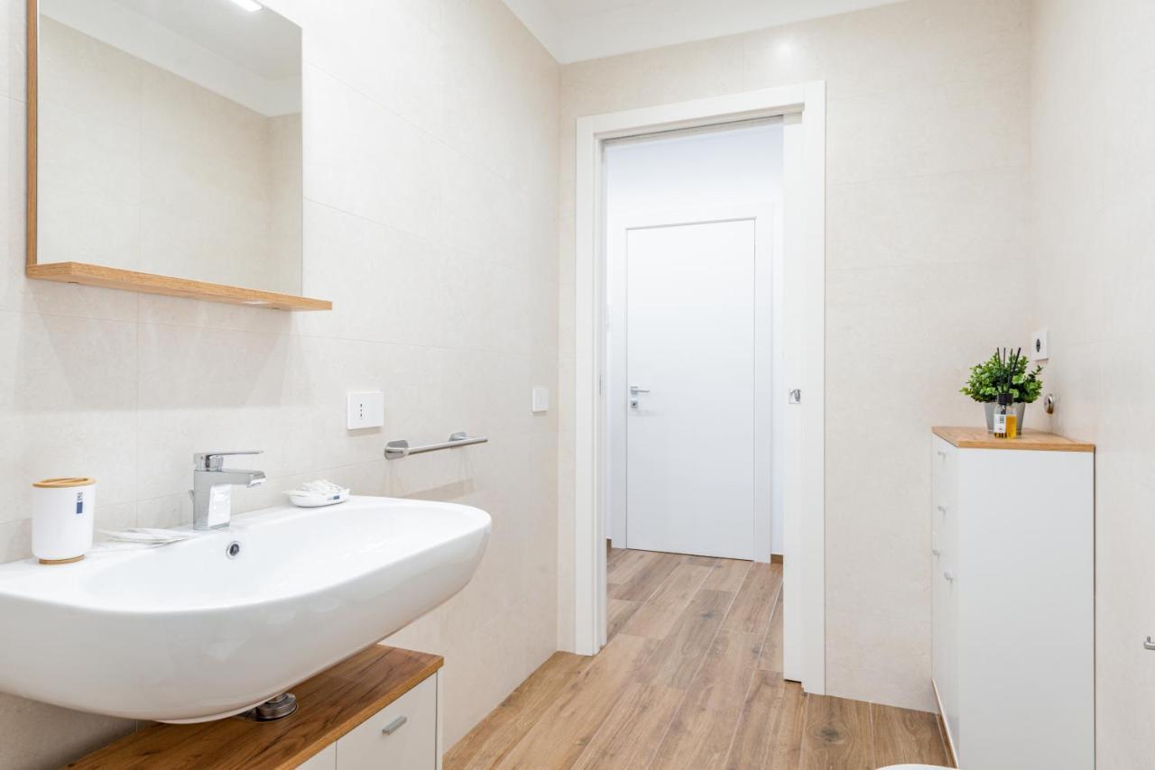 Central Station Apt With Parking Барі Екстер'єр фото